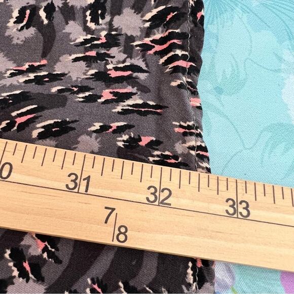 Torrid Animal Print V-neck Blouse | Women’s Size 5/28 - Picture 7 of 8